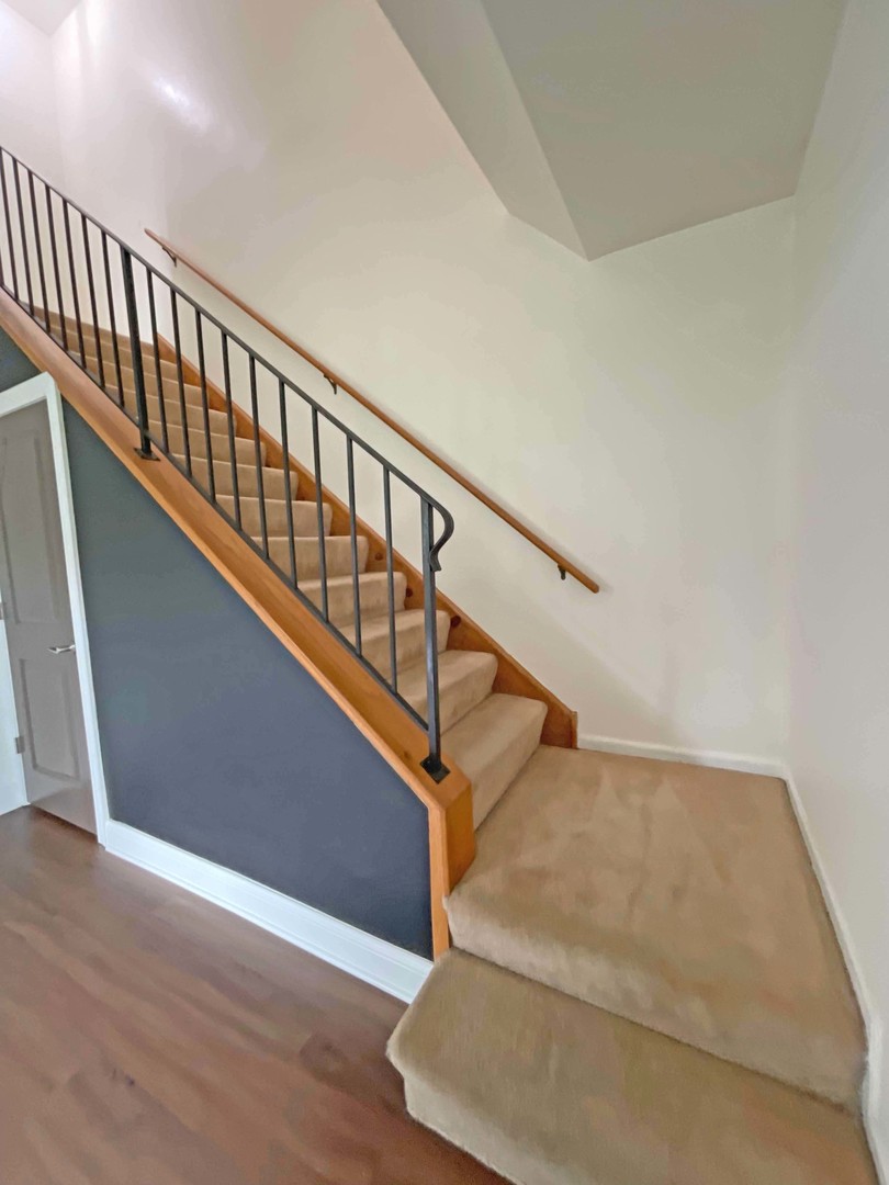 211 E Oneida Avenue #G, Bartlett, IL 60103