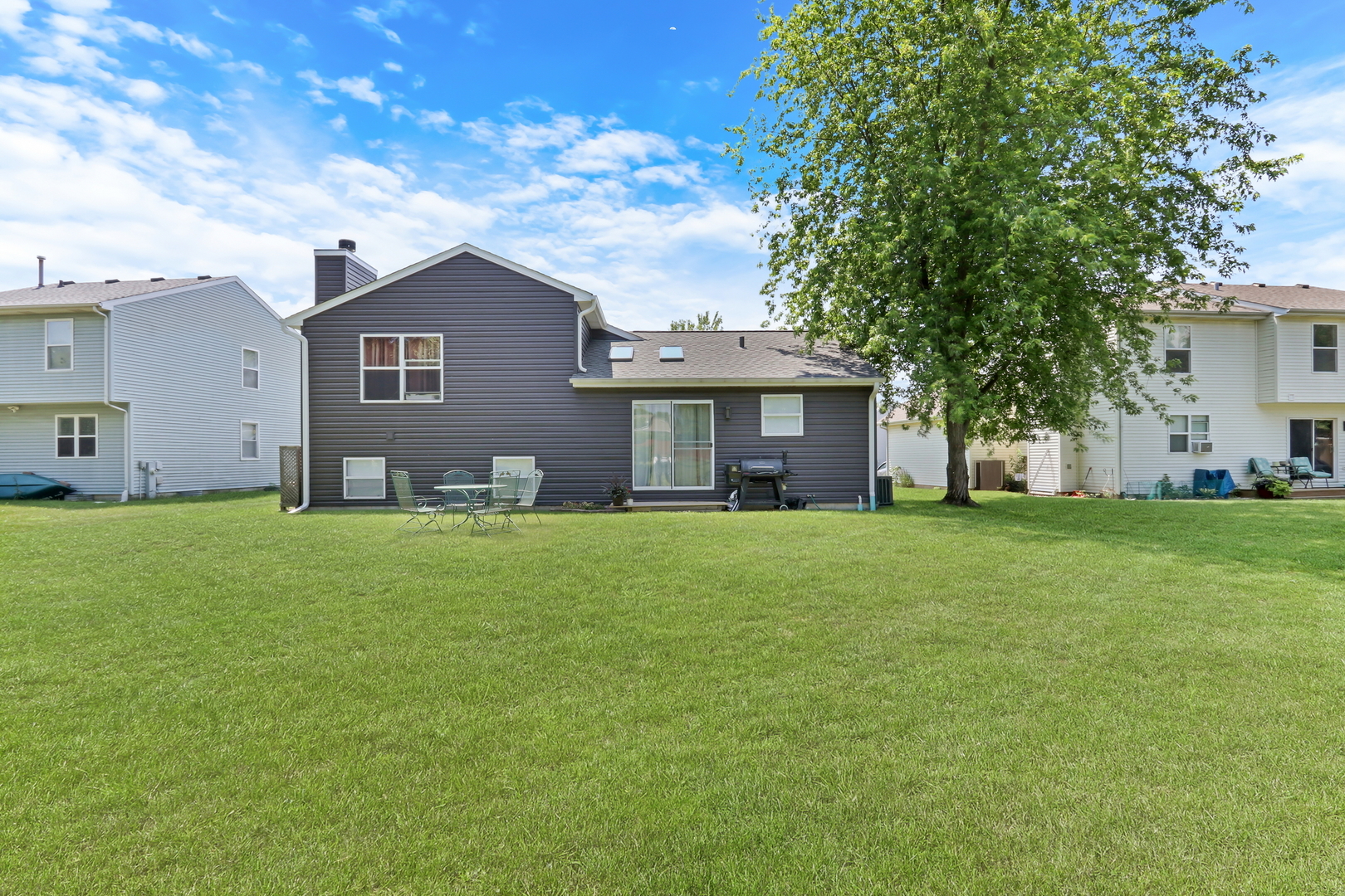 1111 Pheasant Run, Zion, IL 60099