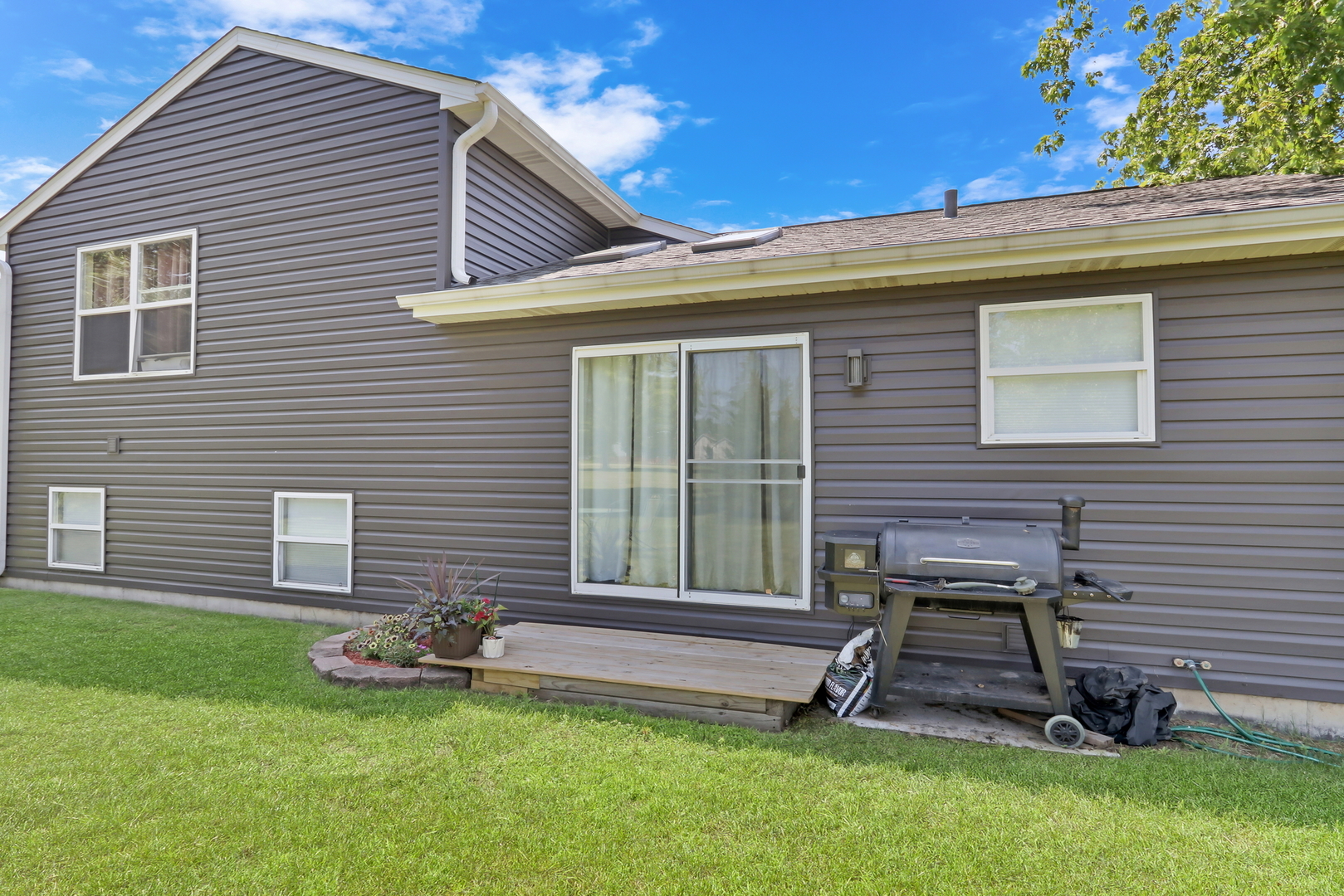 1111 Pheasant Run, Zion, IL 60099