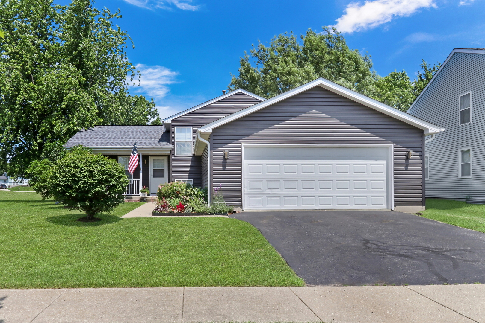 1111 Pheasant Run, Zion, IL 60099