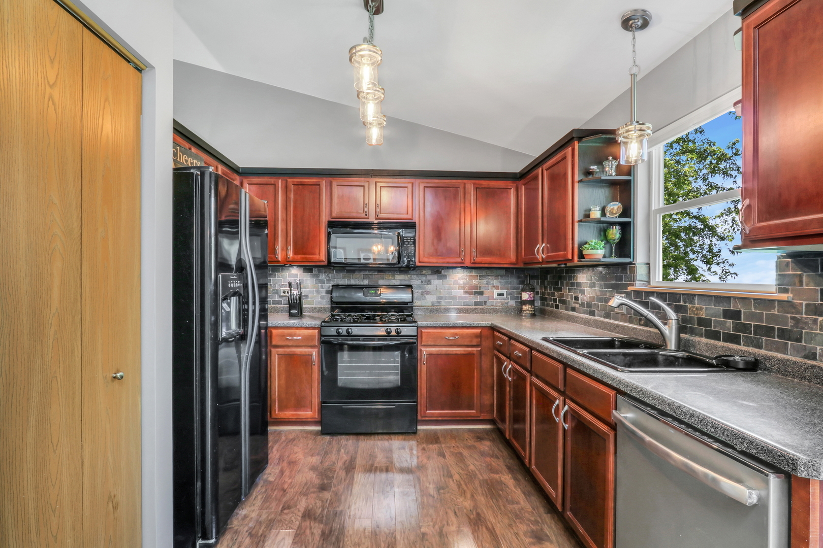 1111 Pheasant Run, Zion, IL 60099