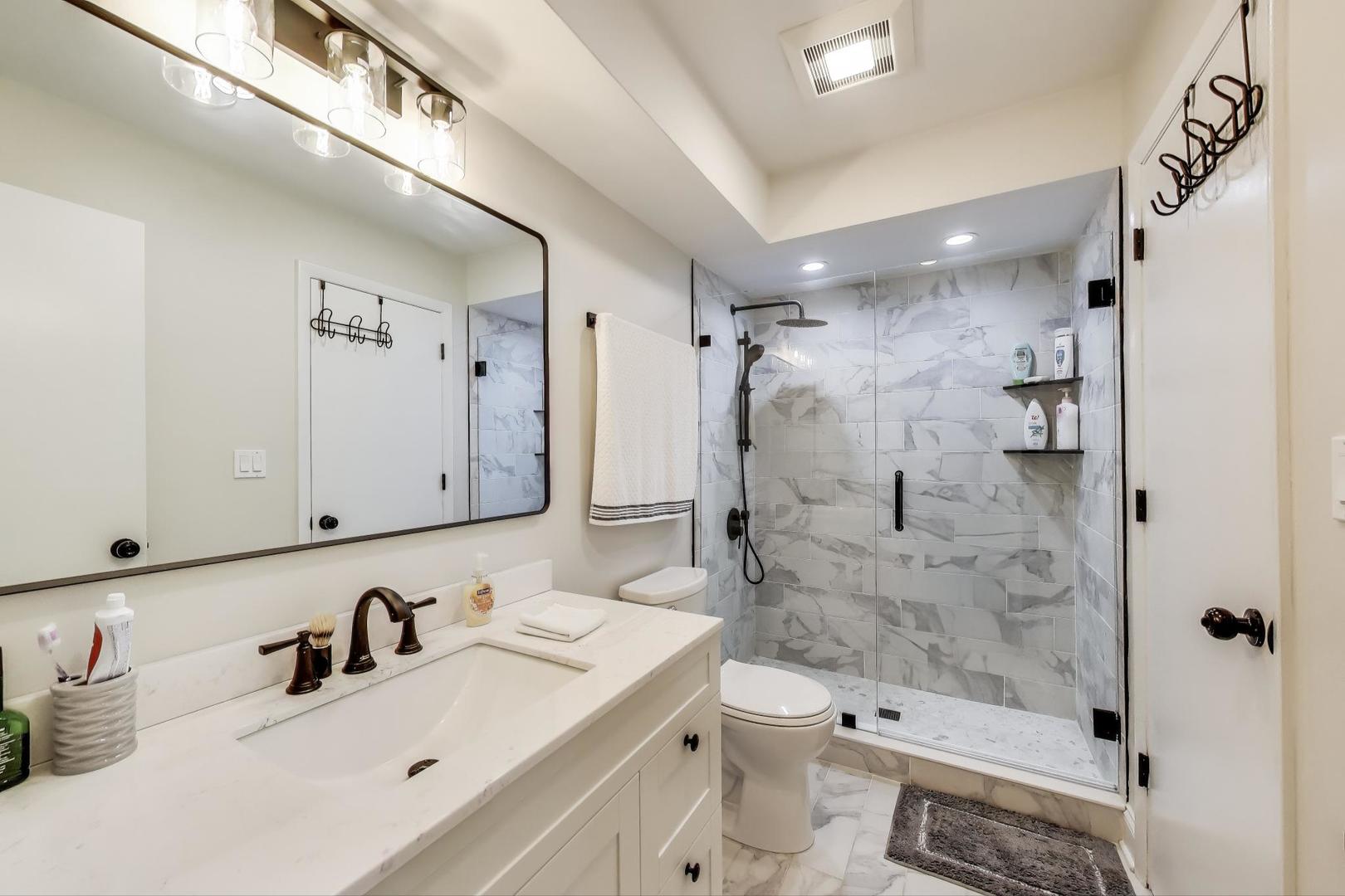206 Country Lane, Des Plaines, IL 60016