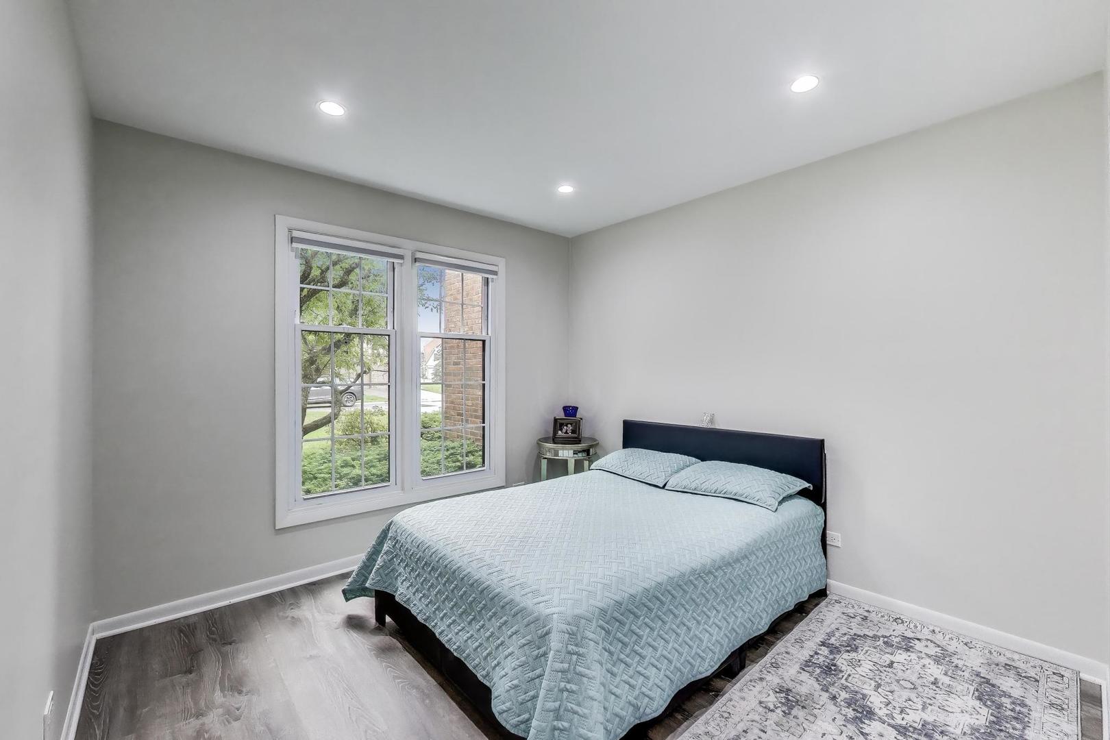 206 Country Lane, Des Plaines, IL 60016