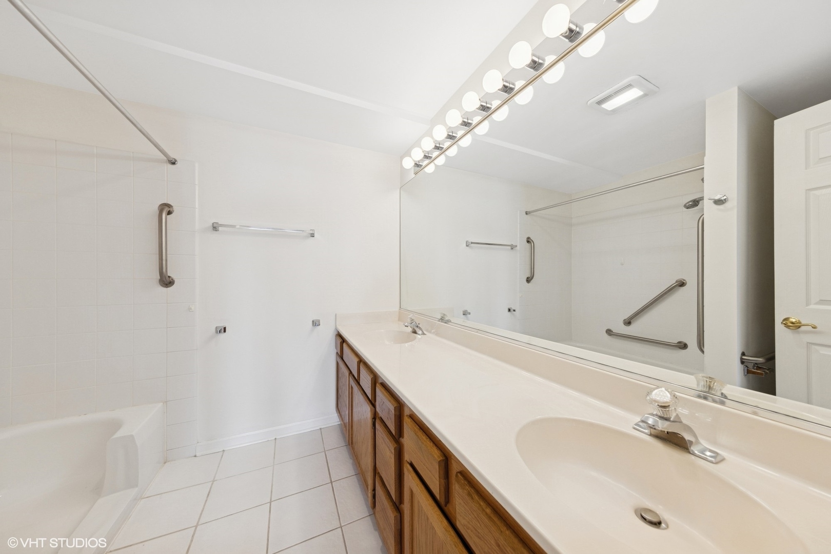 14 S Ashland Avenue #305, La Grange, IL 60525