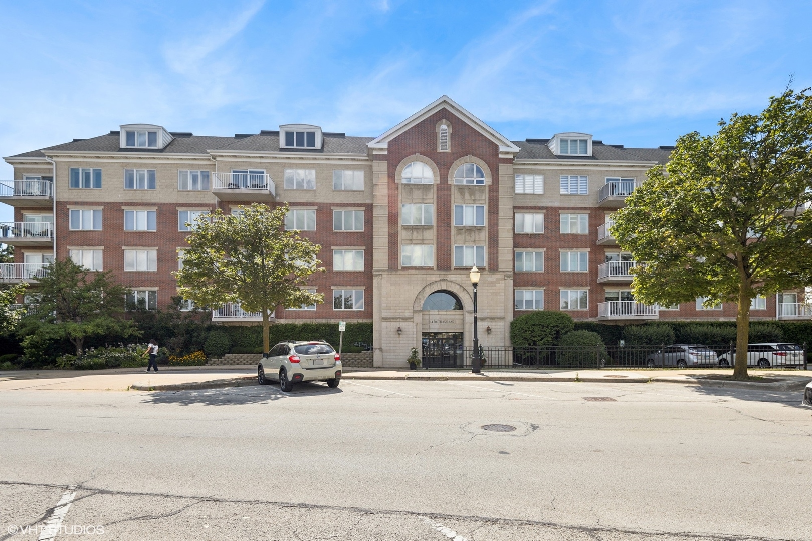 14 S Ashland Avenue #305, La Grange, IL 60525