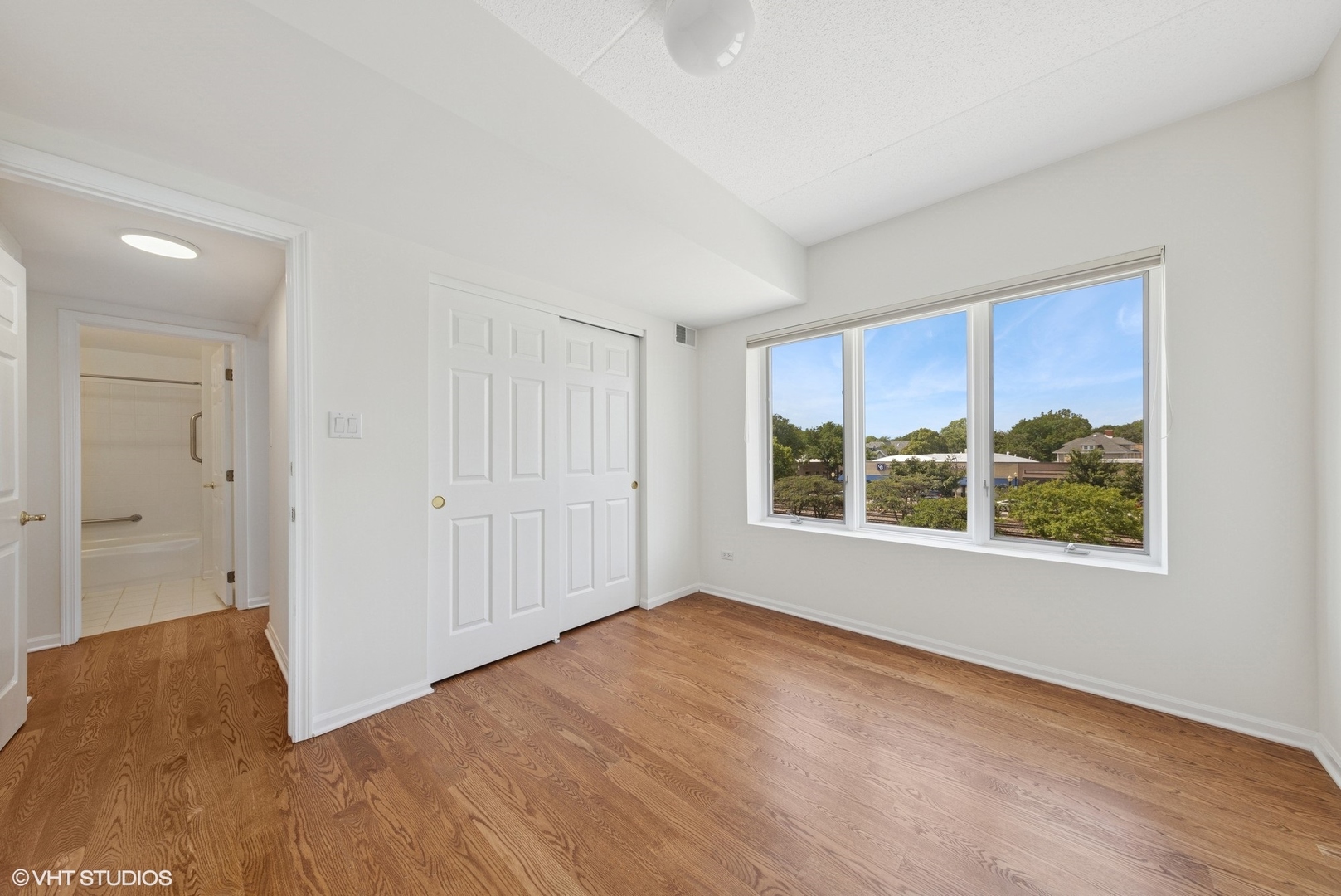 14 S Ashland Avenue #305, La Grange, IL 60525