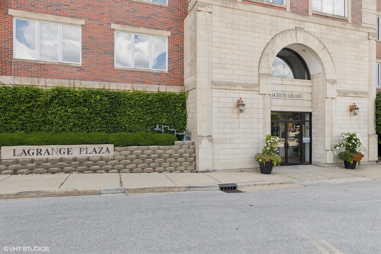 14 S Ashland Avenue #305, La Grange, IL 60525