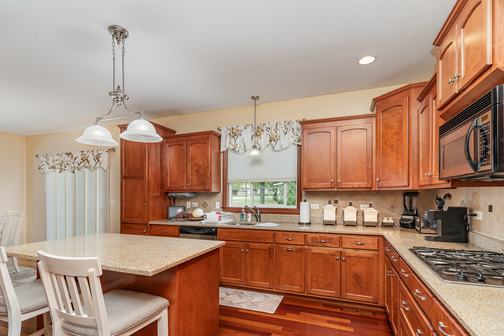 20905 Lakewoods Lane, Shorewood, IL 60404
