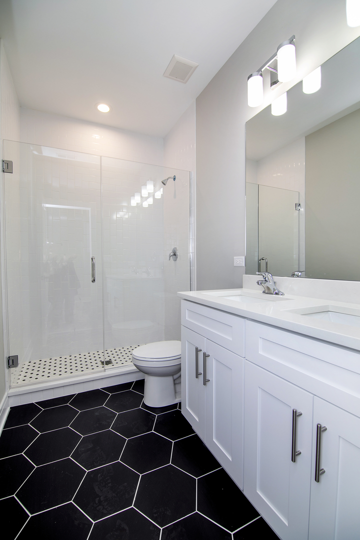 1422 E 66th Place, Chicago, IL 60637