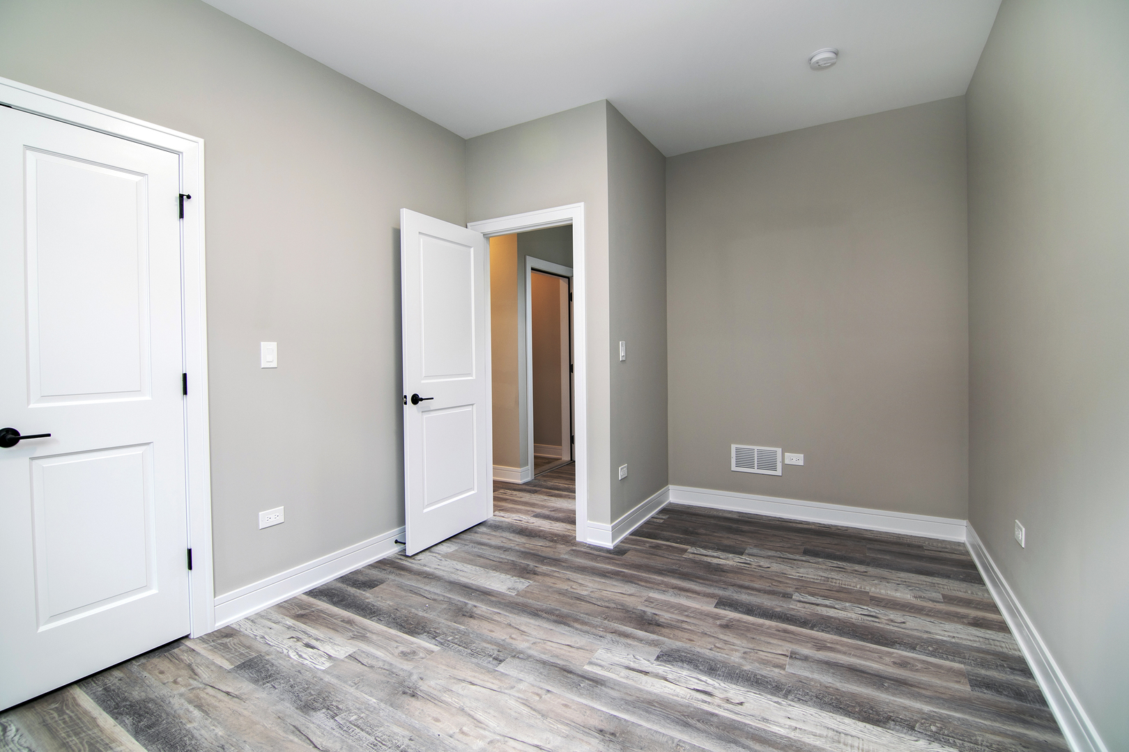 1422 E 66th Place, Chicago, IL 60637