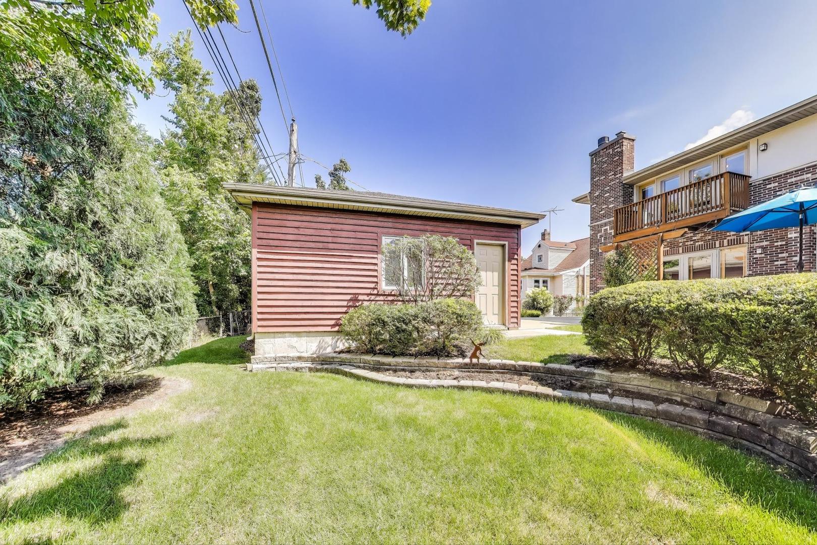 1632 S Vine Avenue, Park Ridge, IL 60068