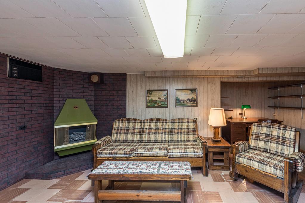 618 N Lewis Avenue, Waukegan, IL 60085