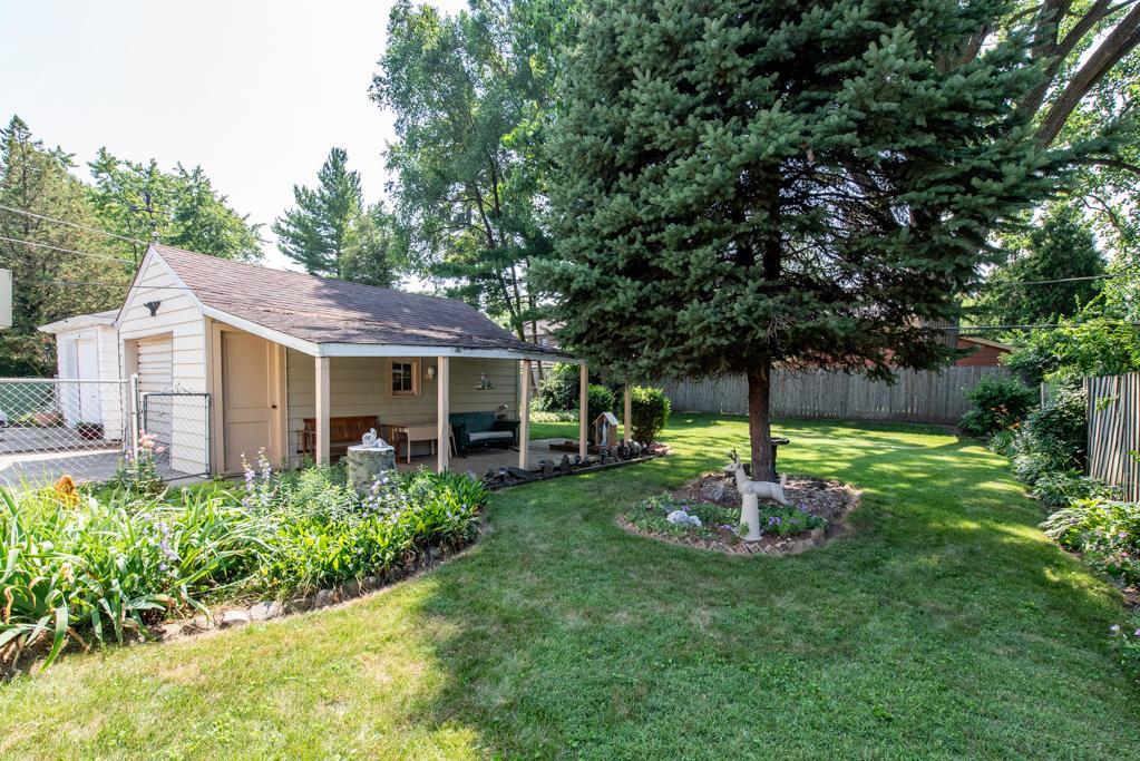 618 N Lewis Avenue, Waukegan, IL 60085