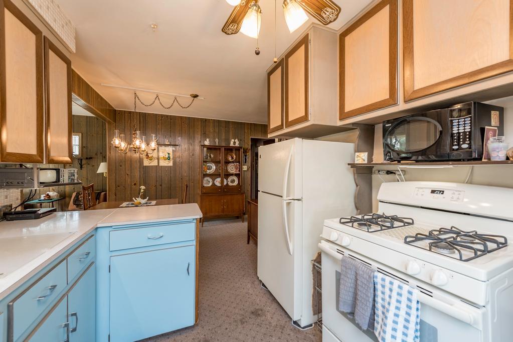 618 N Lewis Avenue, Waukegan, IL 60085