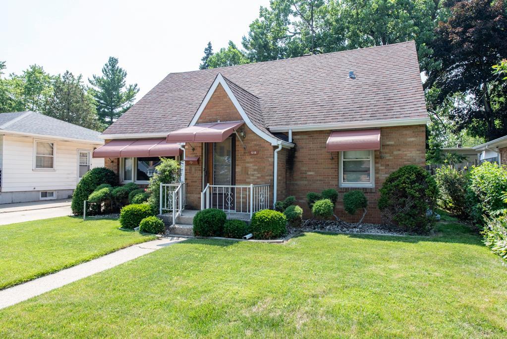 618 N Lewis Avenue, Waukegan, IL 60085