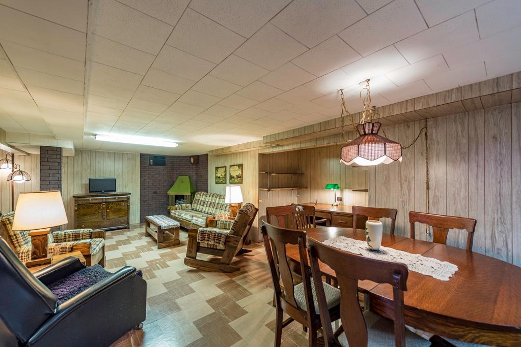 618 N Lewis Avenue, Waukegan, IL 60085