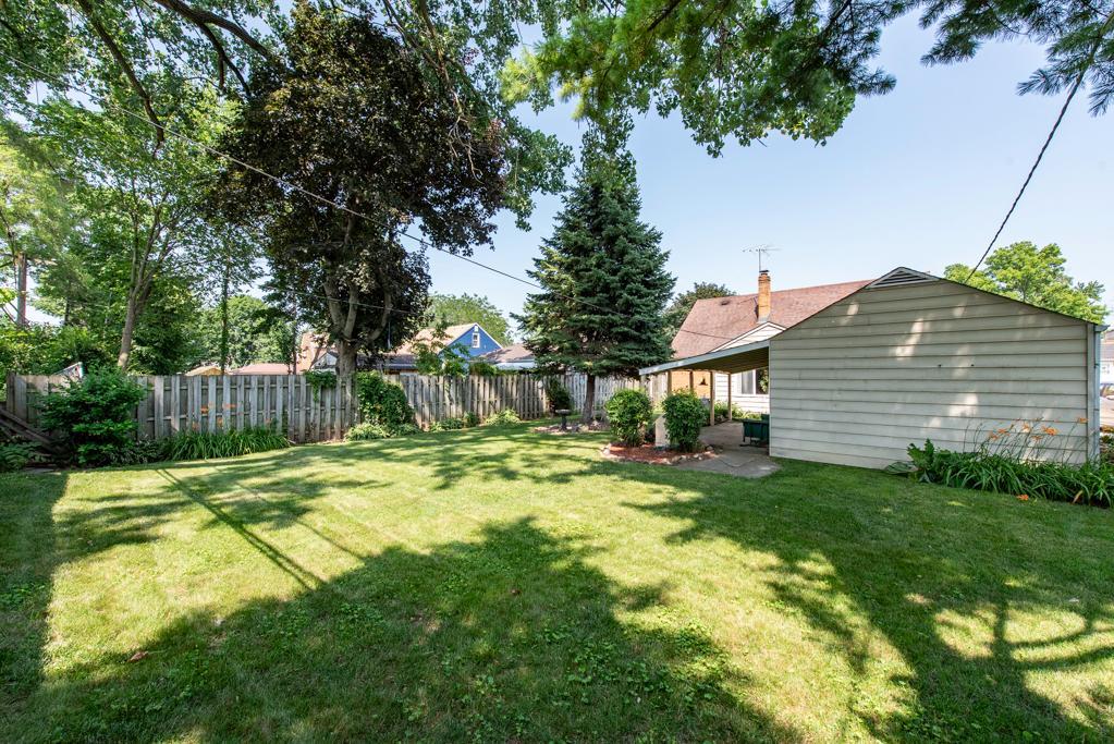 618 N Lewis Avenue, Waukegan, IL 60085