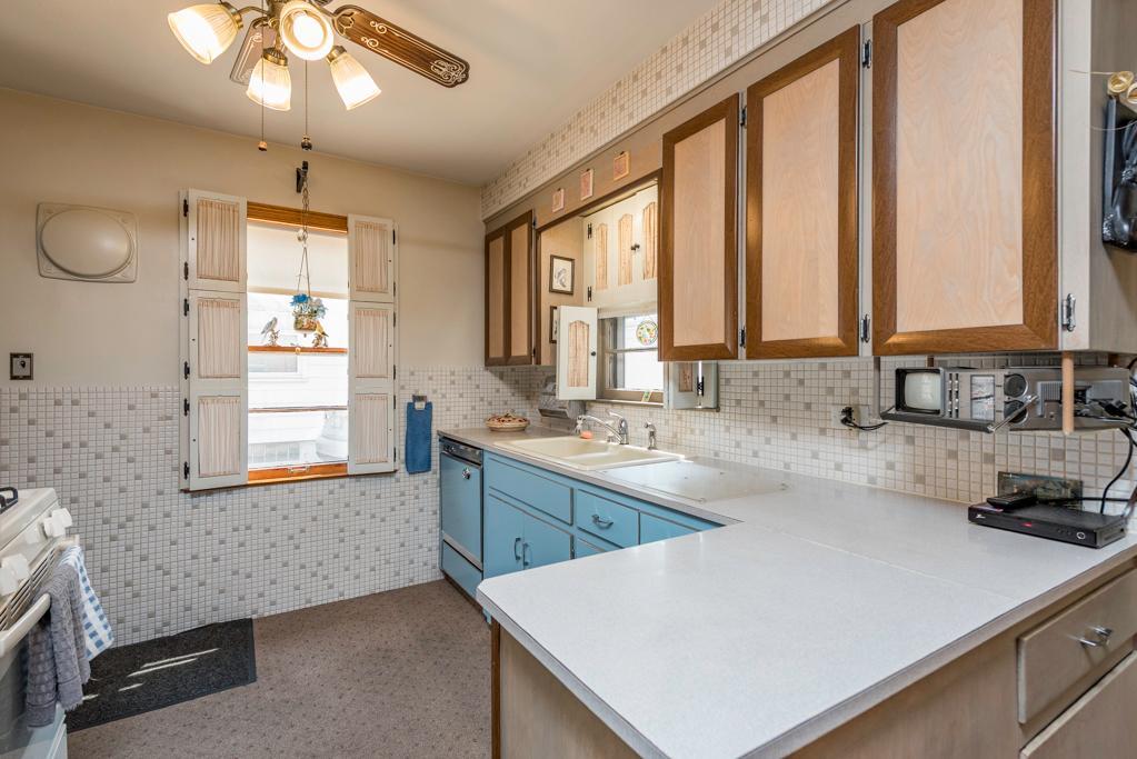 618 N Lewis Avenue, Waukegan, IL 60085