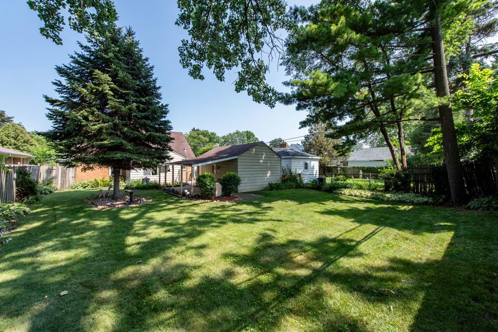 618 N Lewis Avenue, Waukegan, IL 60085