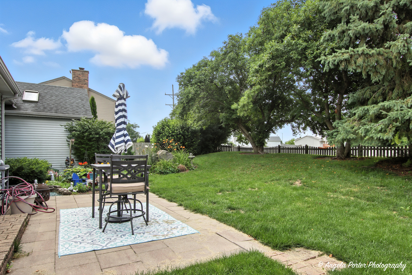 305 S Carriage Trail, McHenry, IL 60050