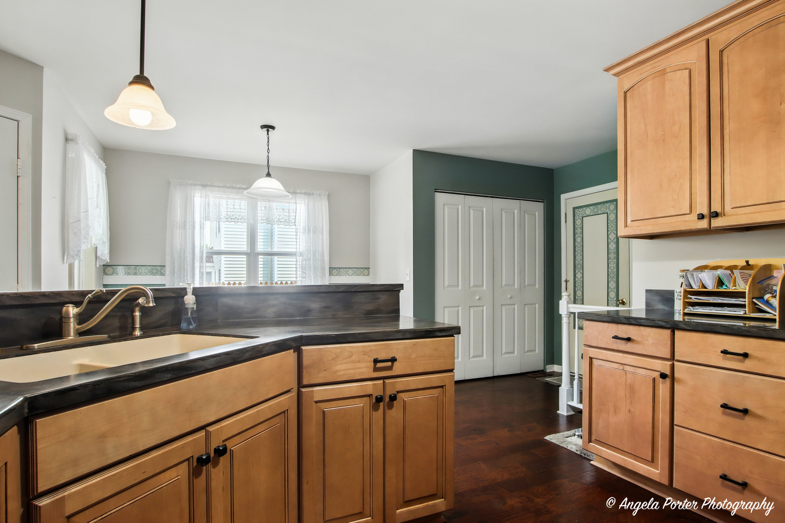 305 S Carriage Trail, McHenry, IL 60050