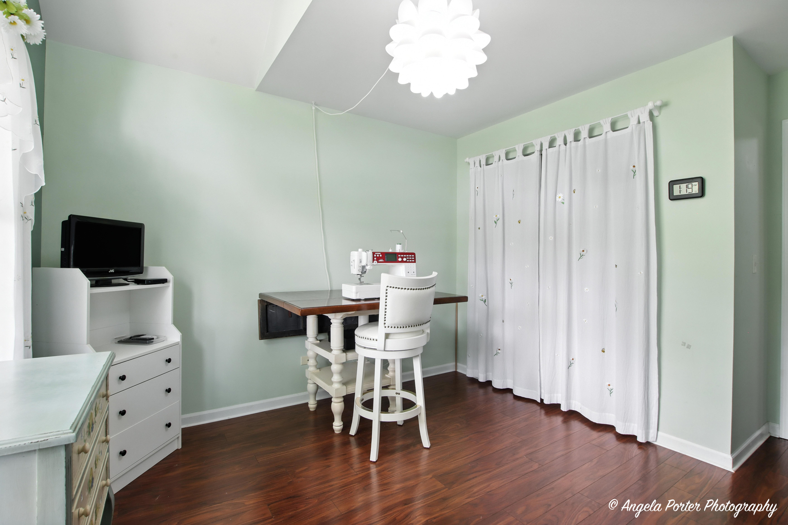 305 S Carriage Trail, McHenry, IL 60050