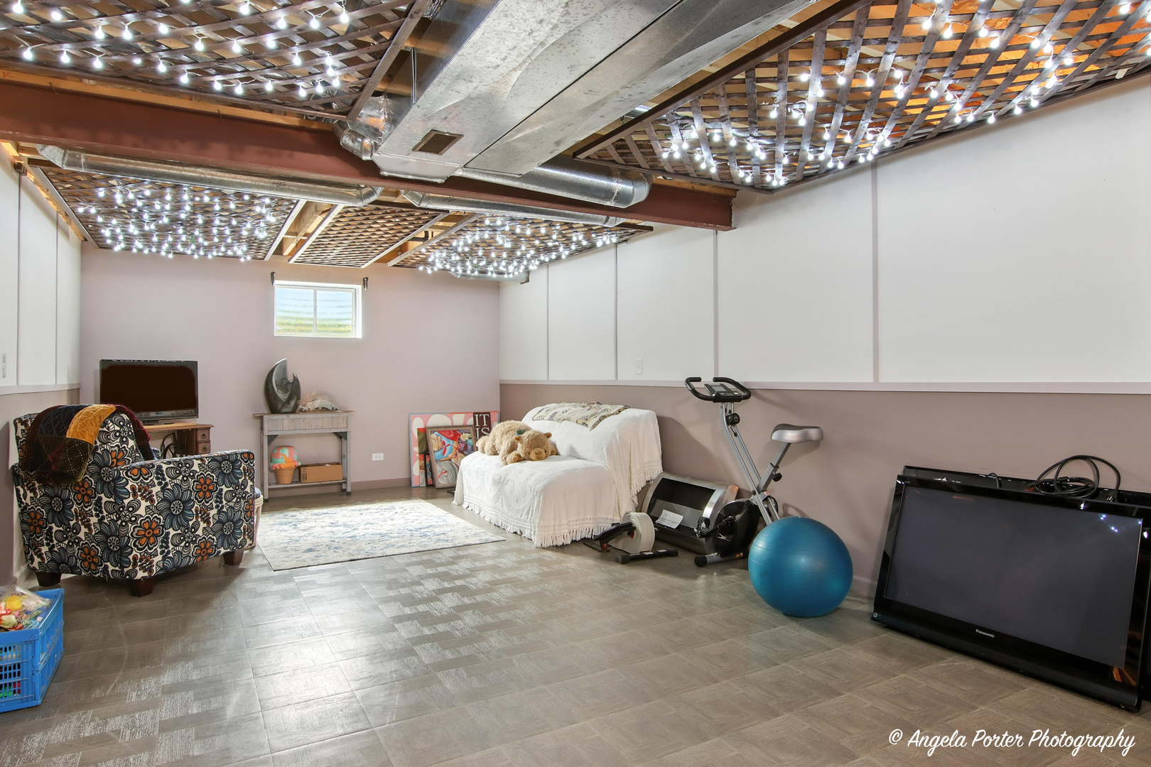 305 S Carriage Trail, McHenry, IL 60050
