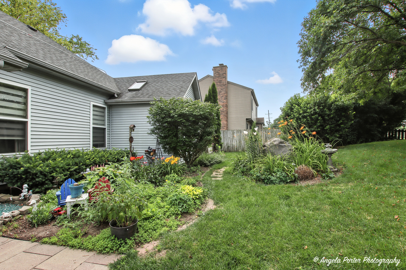 305 S Carriage Trail, McHenry, IL 60050