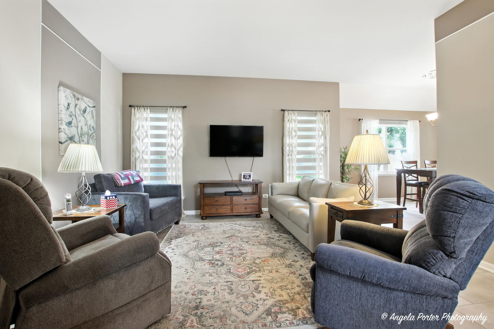 305 S Carriage Trail, McHenry, IL 60050