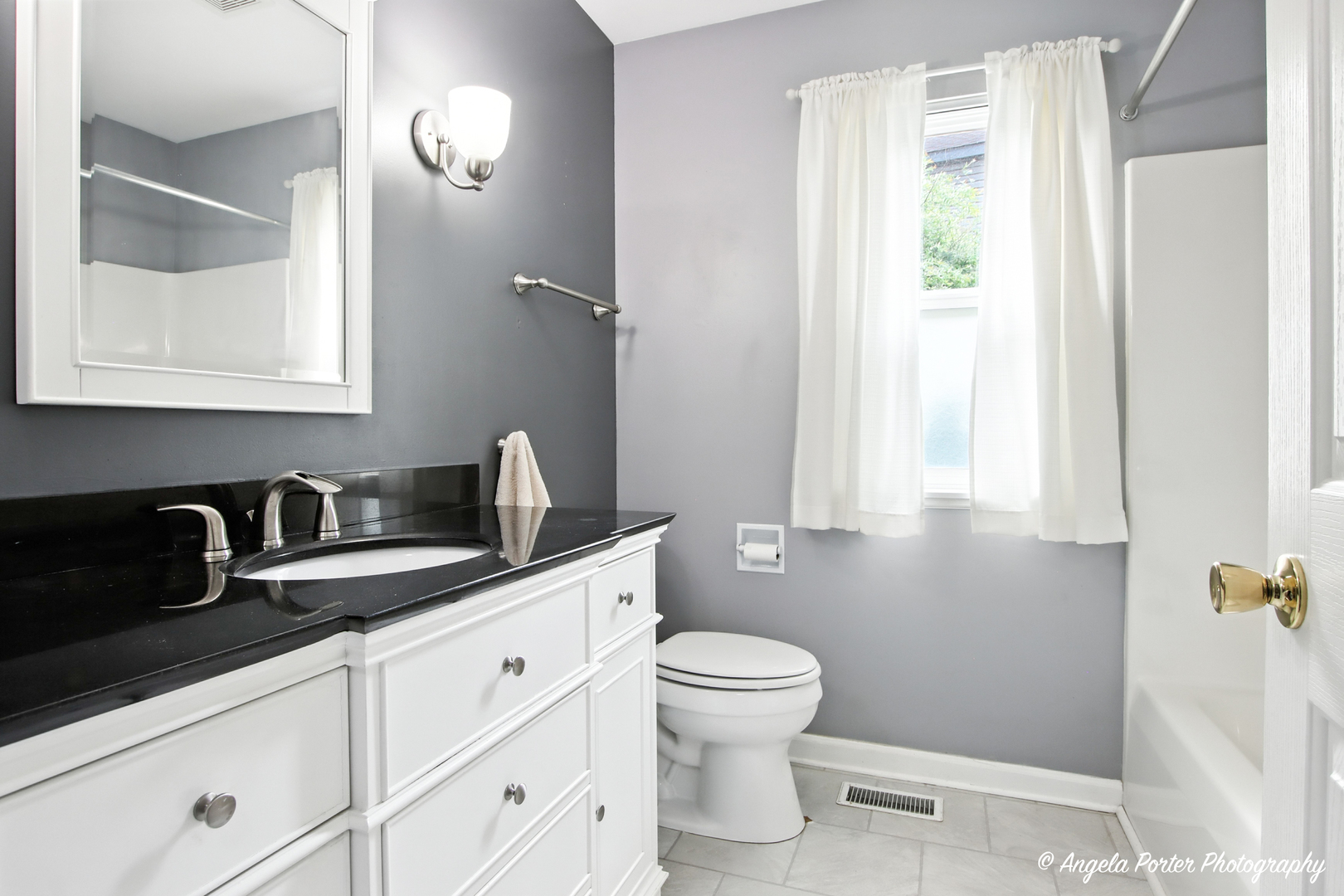 305 S Carriage Trail, McHenry, IL 60050
