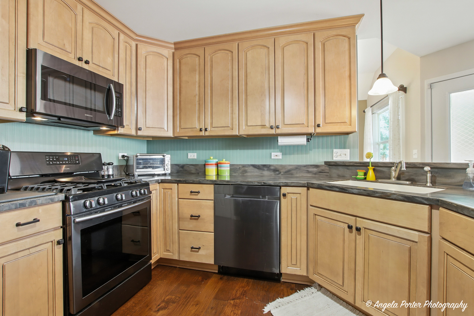 305 S Carriage Trail, McHenry, IL 60050