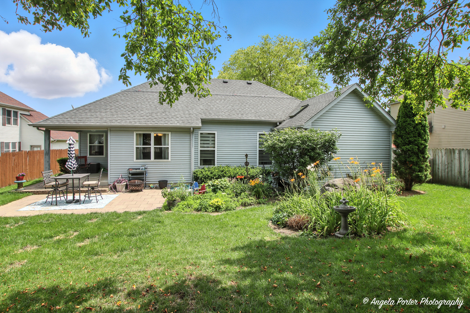 305 S Carriage Trail, McHenry, IL 60050