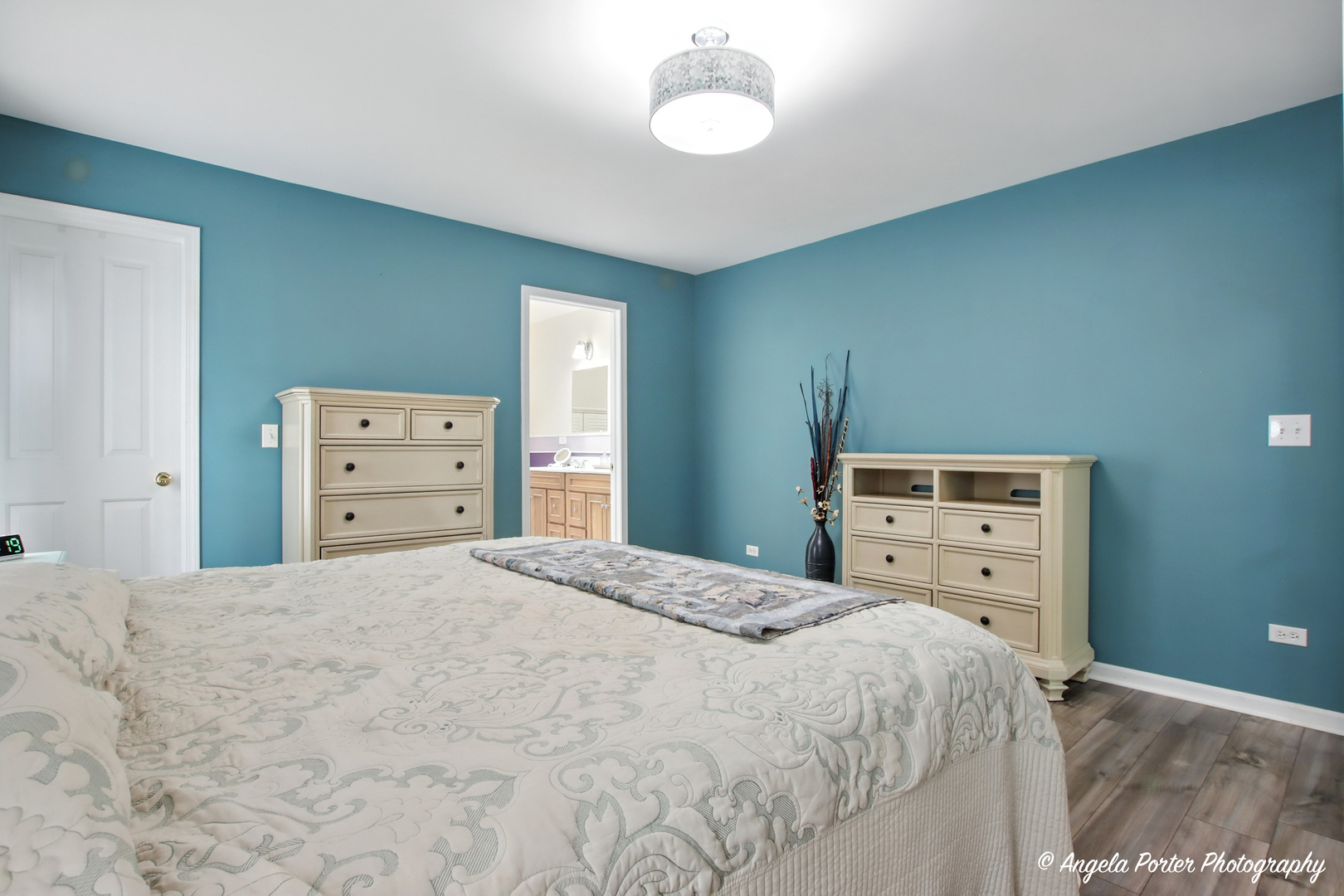 305 S Carriage Trail, McHenry, IL 60050