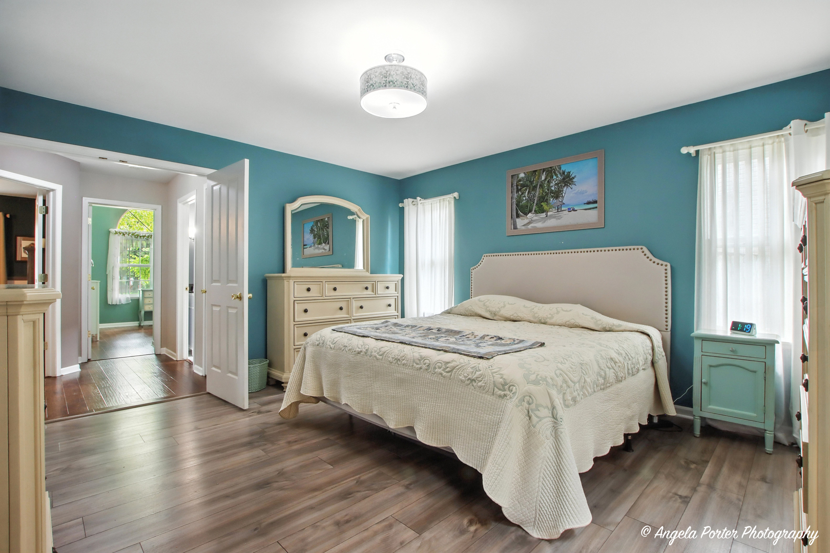 305 S Carriage Trail, McHenry, IL 60050