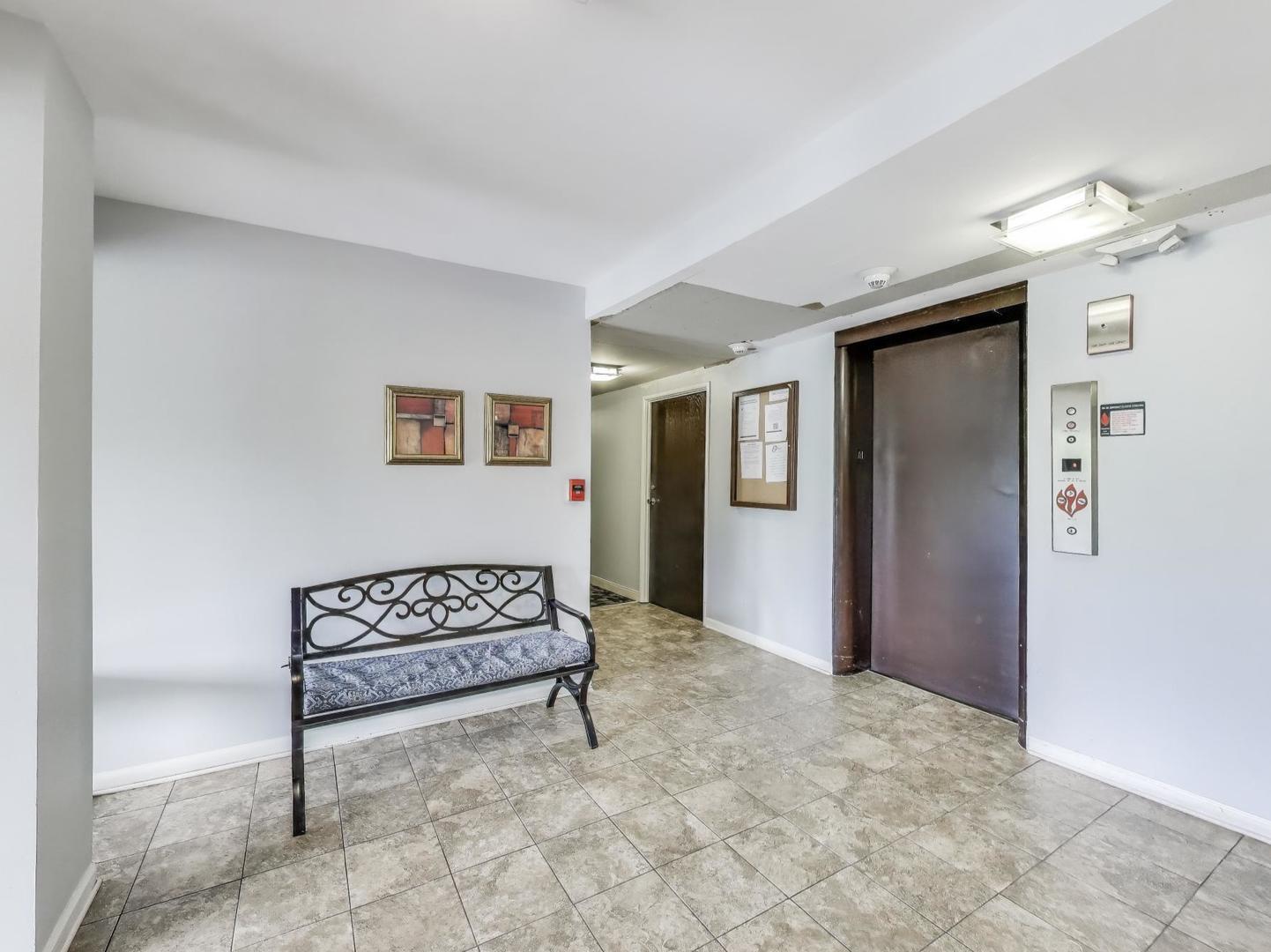 6660 S Brainard Avenue #103, Countryside, IL 60525
