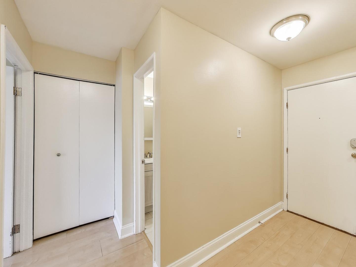 6660 S Brainard Avenue #103, Countryside, IL 60525
