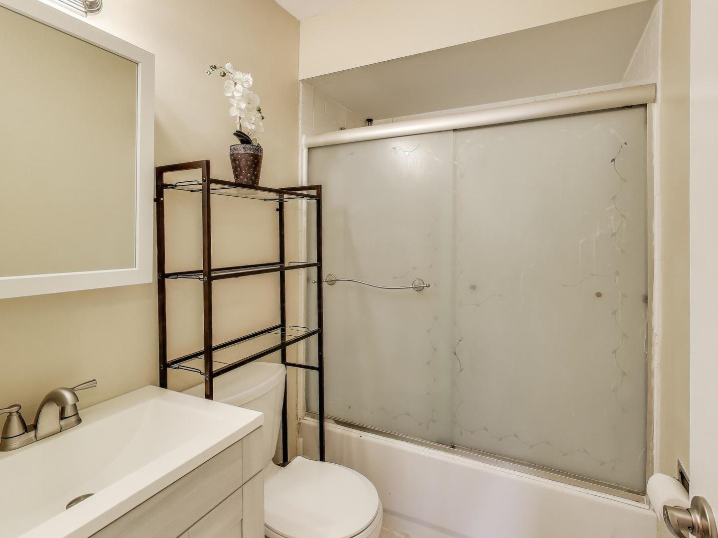 6660 S Brainard Avenue #103, Countryside, IL 60525