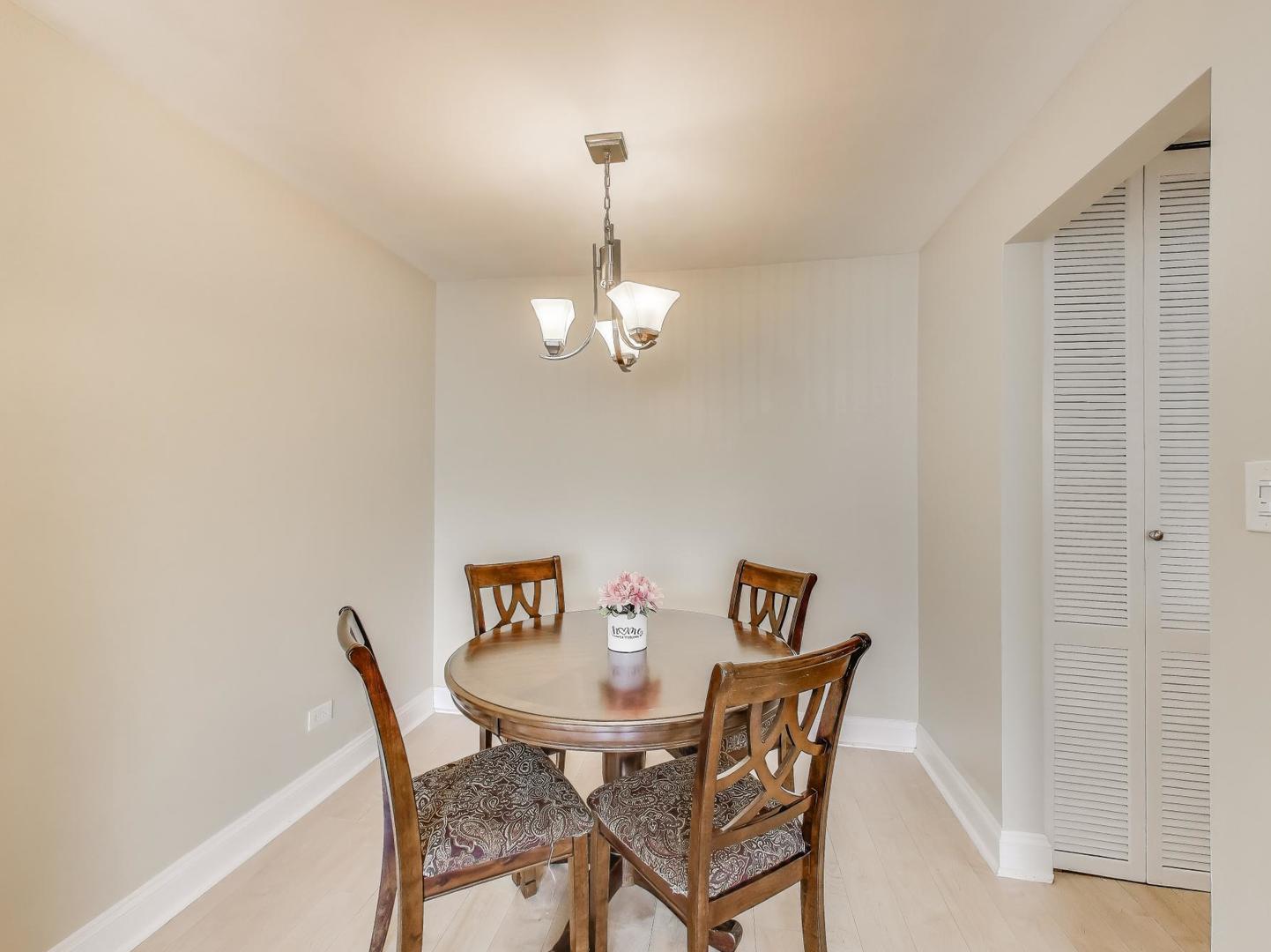 6660 S Brainard Avenue #103, Countryside, IL 60525
