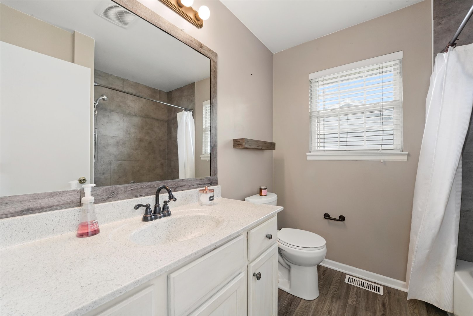 167 Forestview Court, Aurora, IL 60502