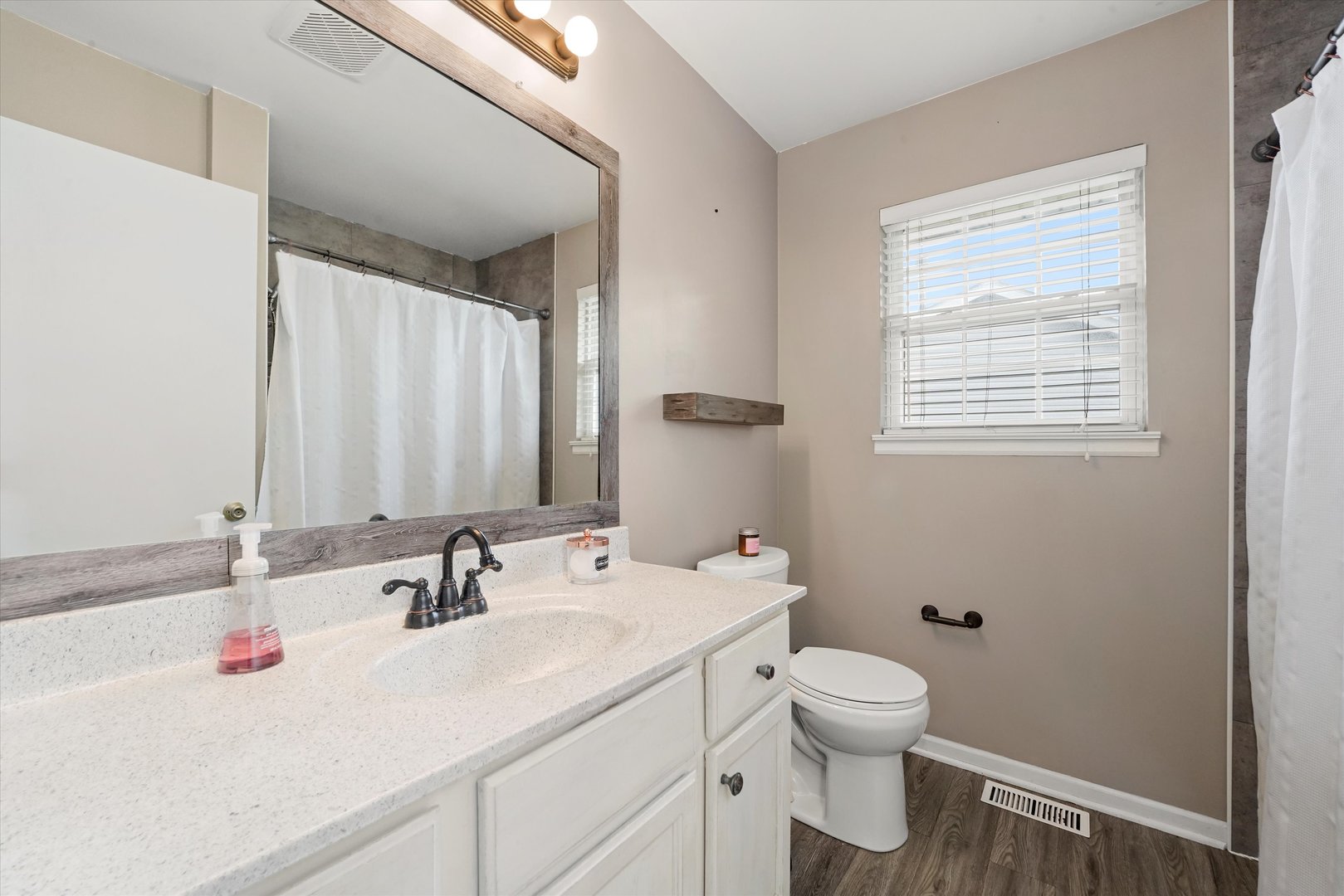 167 Forestview Court, Aurora, IL 60502