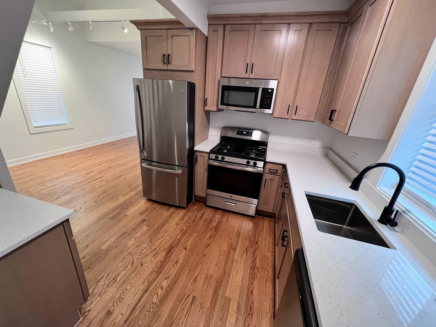 2306 N Hoyne Avenue #2F, Chicago, IL 60647