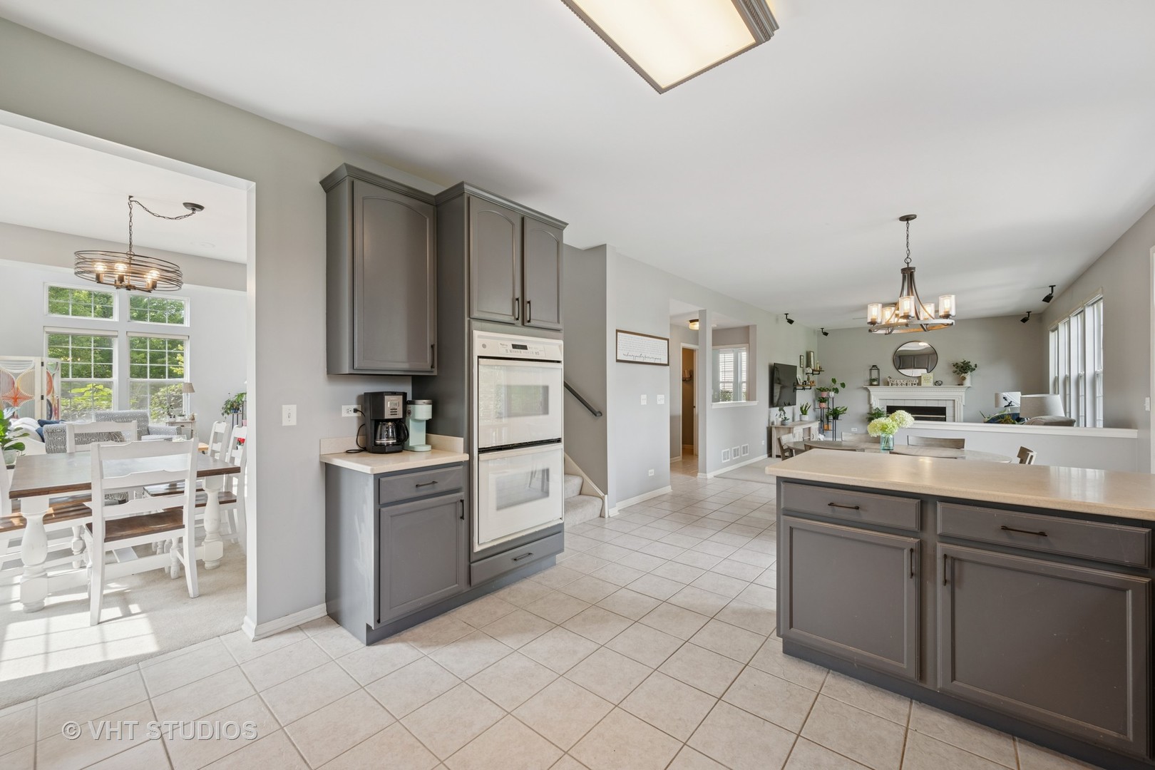 390 Sterling Circle, Cary, IL 60013