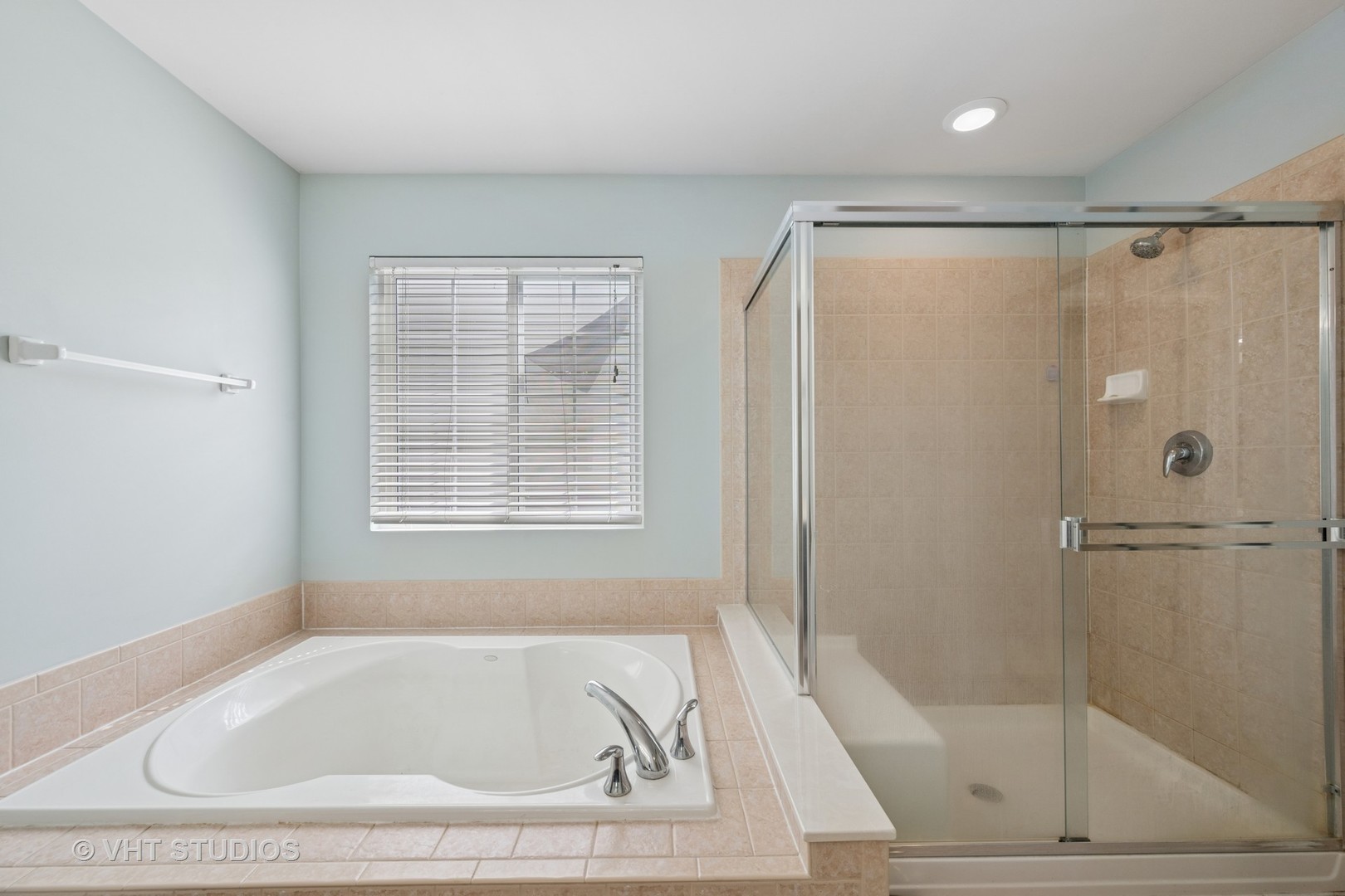 390 Sterling Circle, Cary, IL 60013