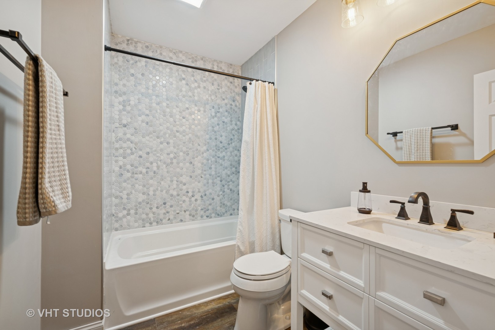 390 Sterling Circle, Cary, IL 60013