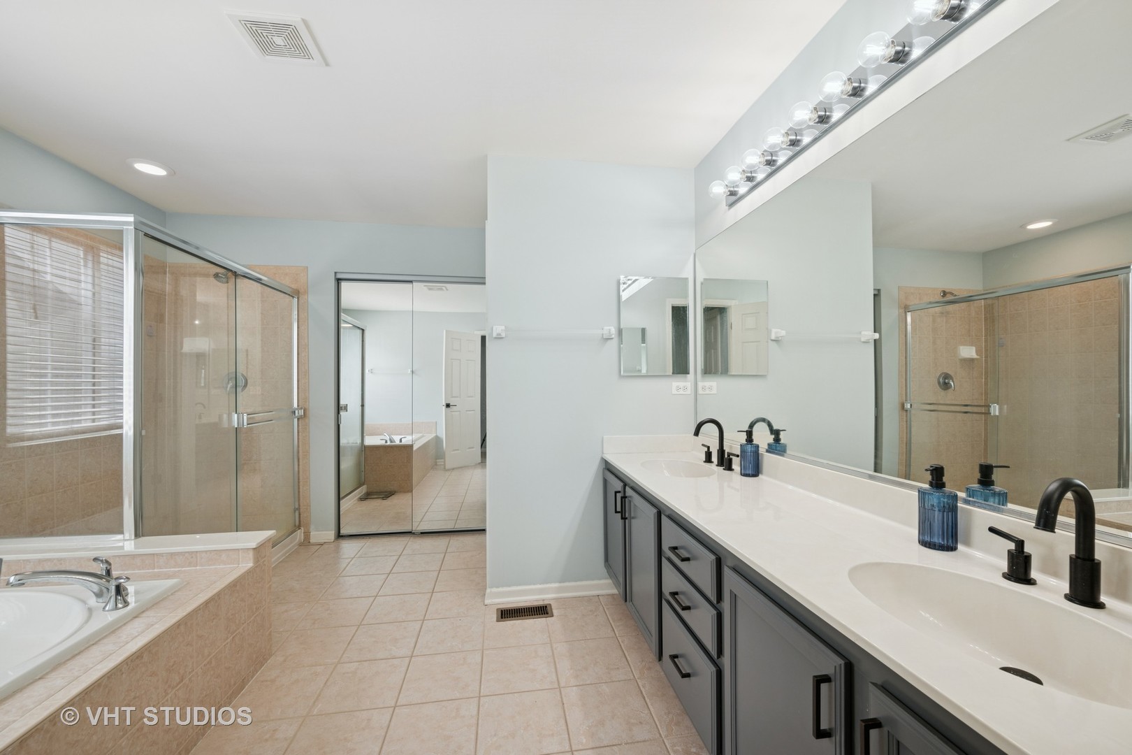 390 Sterling Circle, Cary, IL 60013