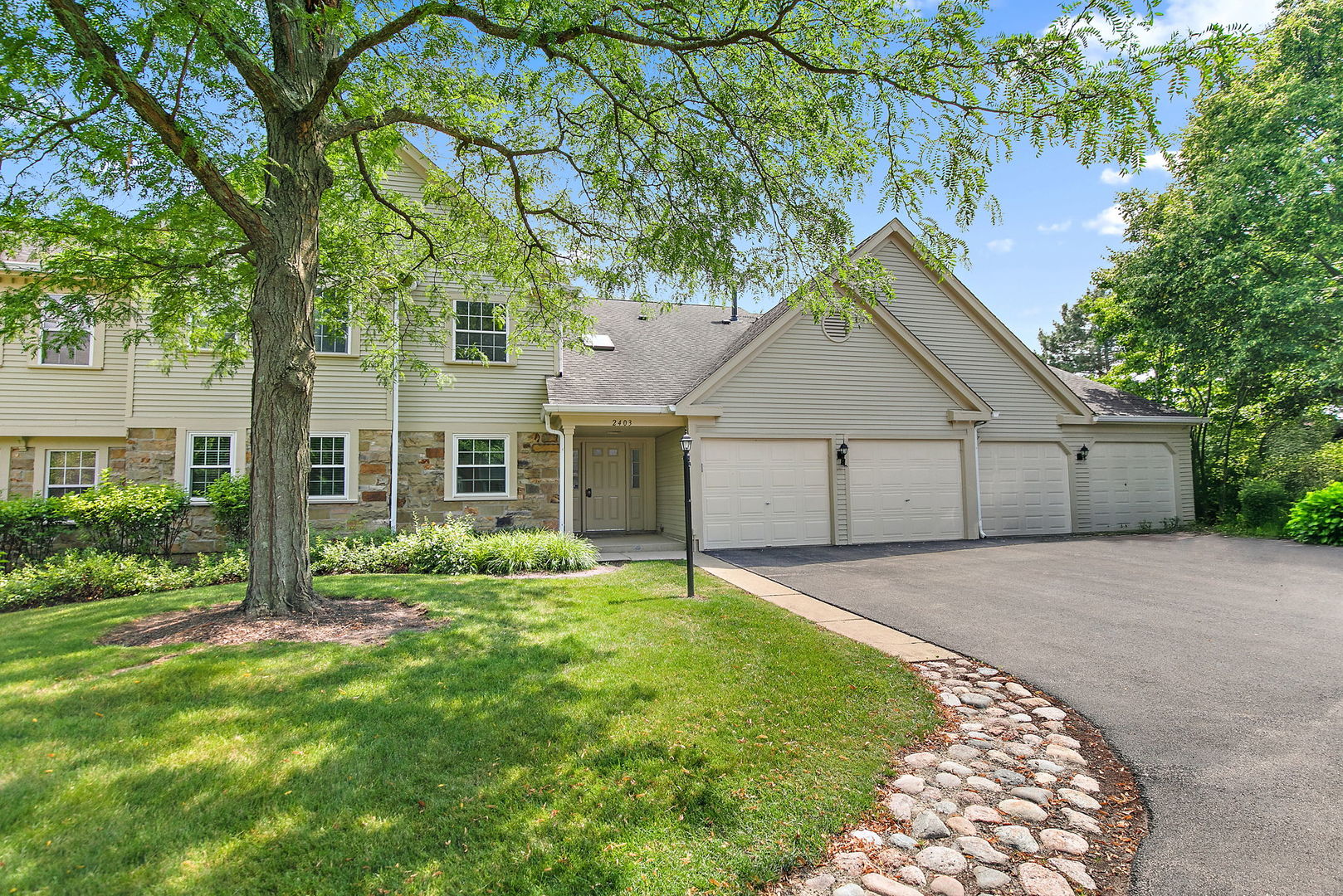2403 Mallow Court #Z1, Schaumburg, IL 60194