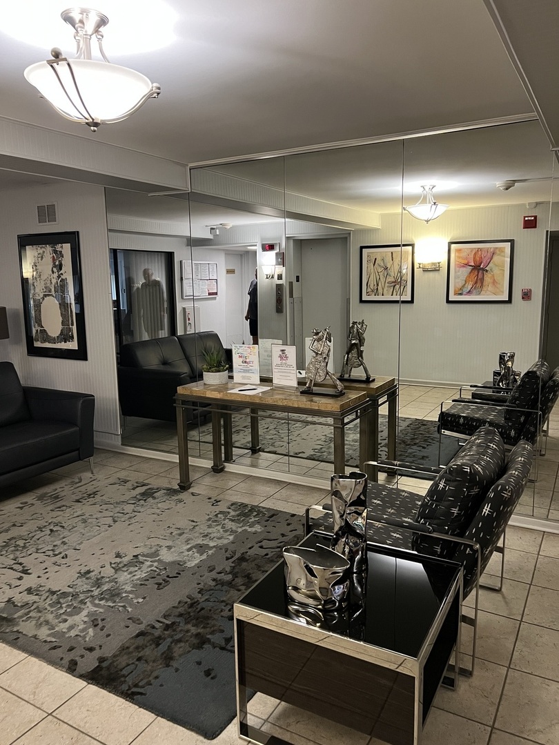 200 LAKE Boulevard #457, Buffalo Grove, IL 60089