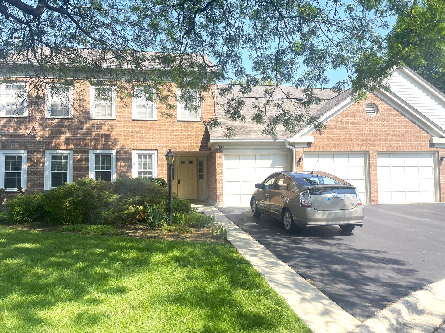 1606 Brittany Court #B1, Wheeling, IL 60090