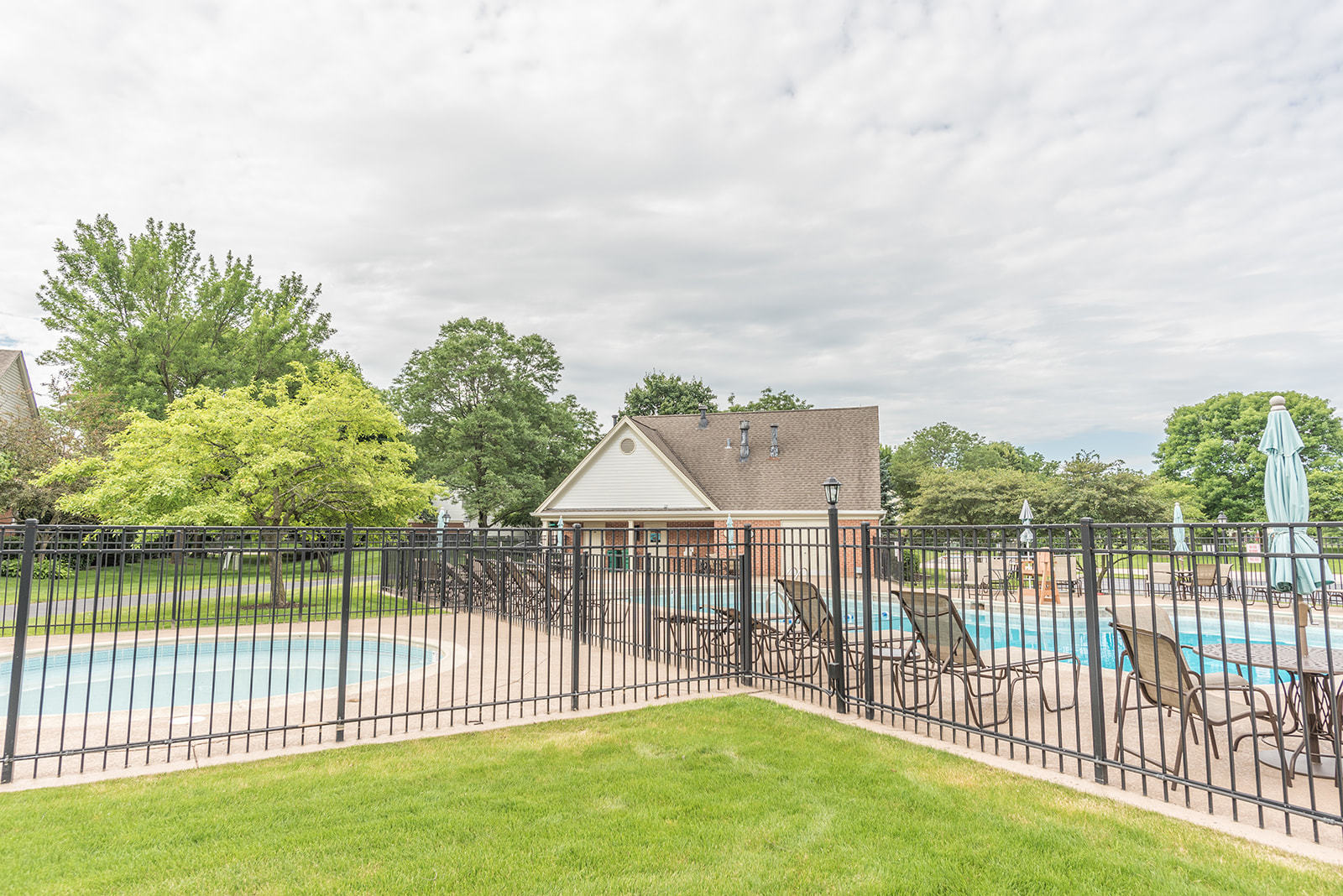 1606 Brittany Court #B1, Wheeling, IL 60090