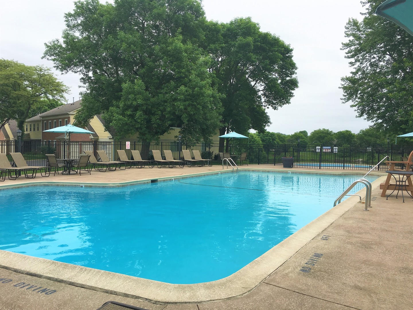 1606 Brittany Court #B1, Wheeling, IL 60090